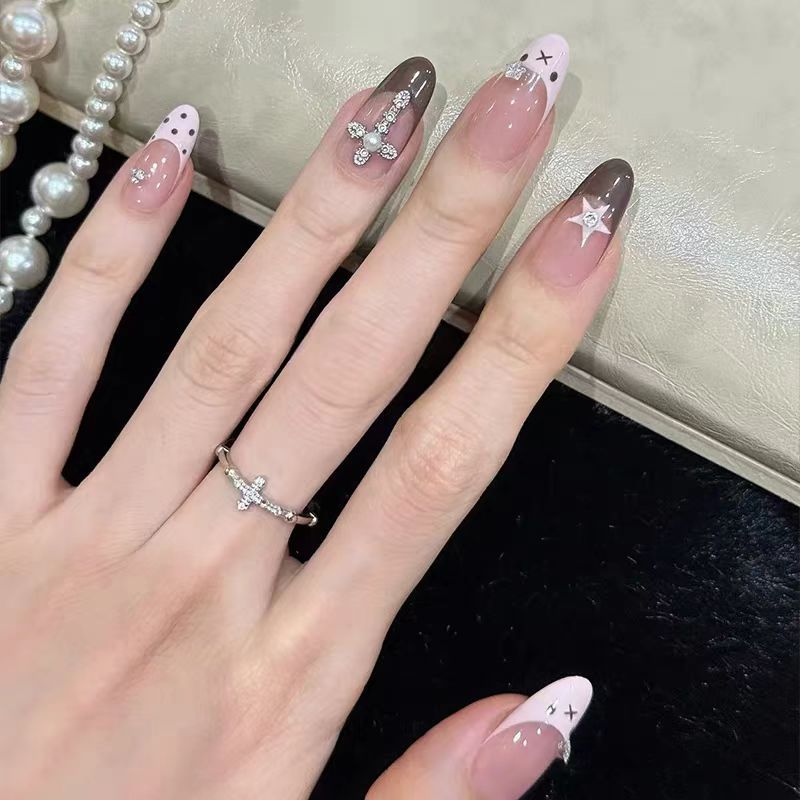 Artificial nails with decorative 3D designs Stornfield