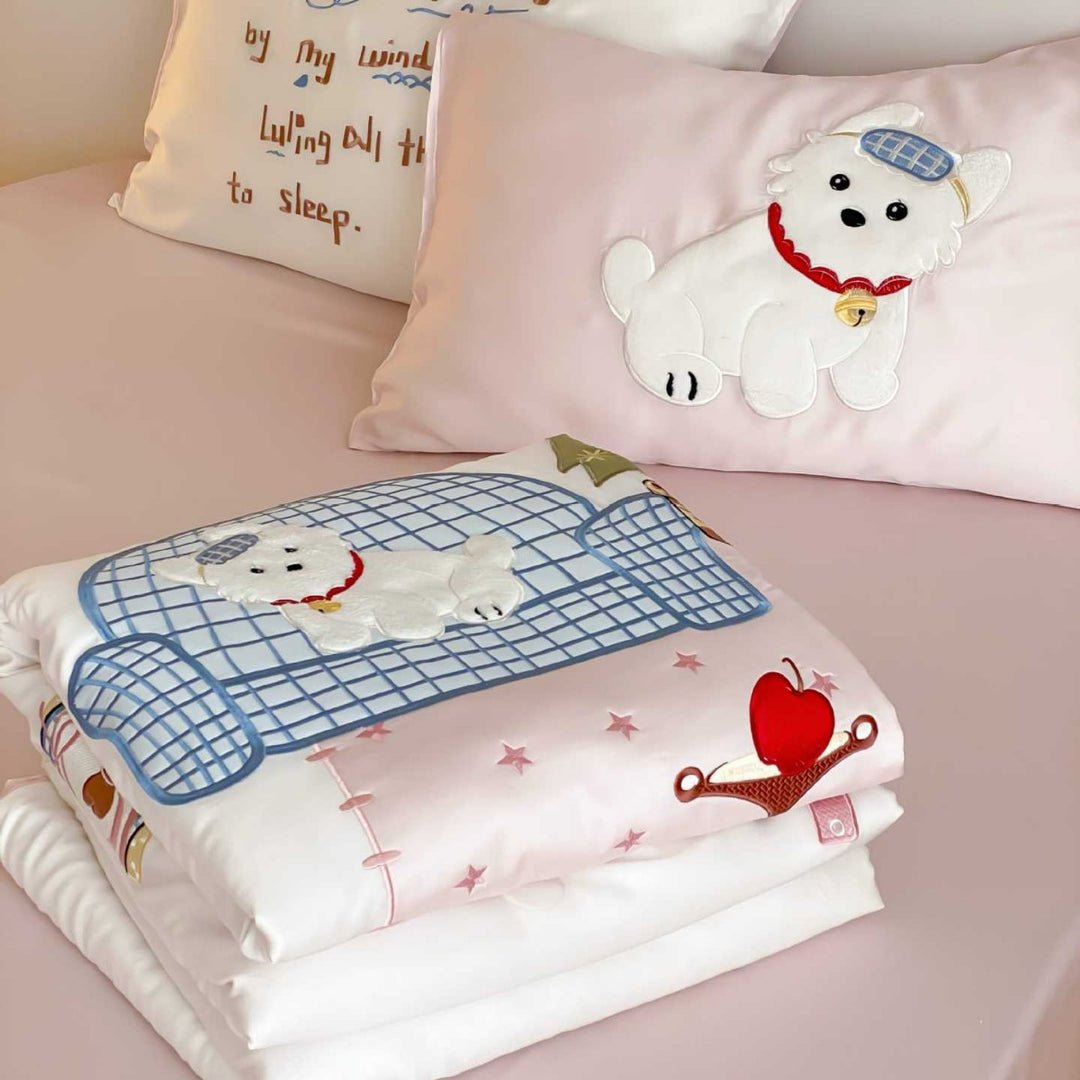 Bedding set made of cotton satin with embroidered dog appliqués and patchwork designs