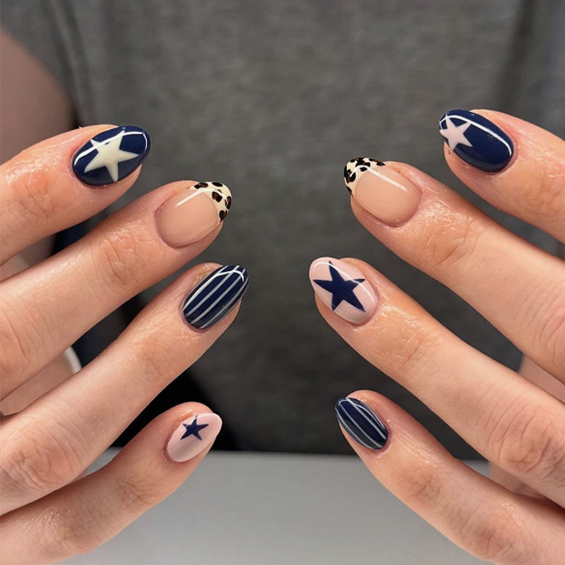 Artificial nail set with delicate rose accents Stornfield