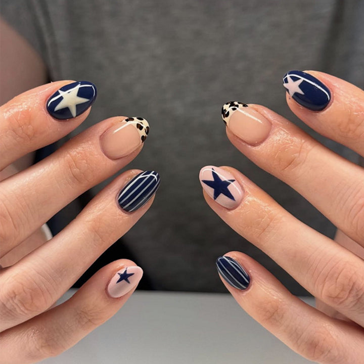 Artificial nail set with delicate rose accents Stornfield