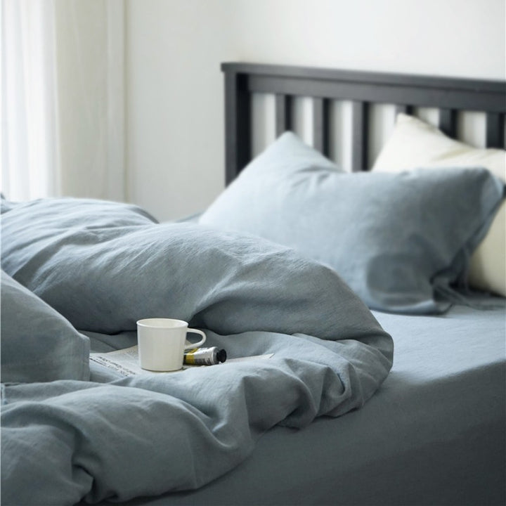 Bedding set made of washed linen-cotton blend with breathable fitted sheet