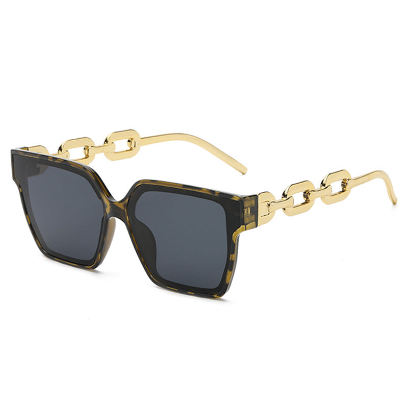 Women Oversized Fashion Sunglasses with Exceptional Chain Design Stornfield