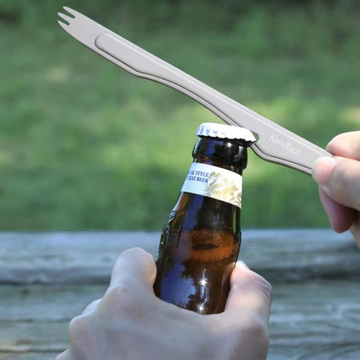 Multifunctional pliers with gripping pliers and blades Stornfield