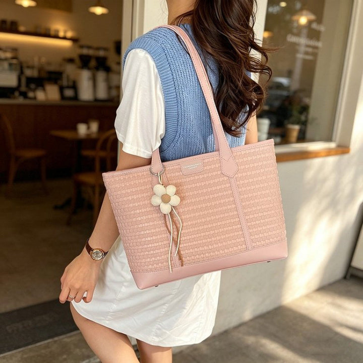 Fashionable tote bag with textured design Stornfield