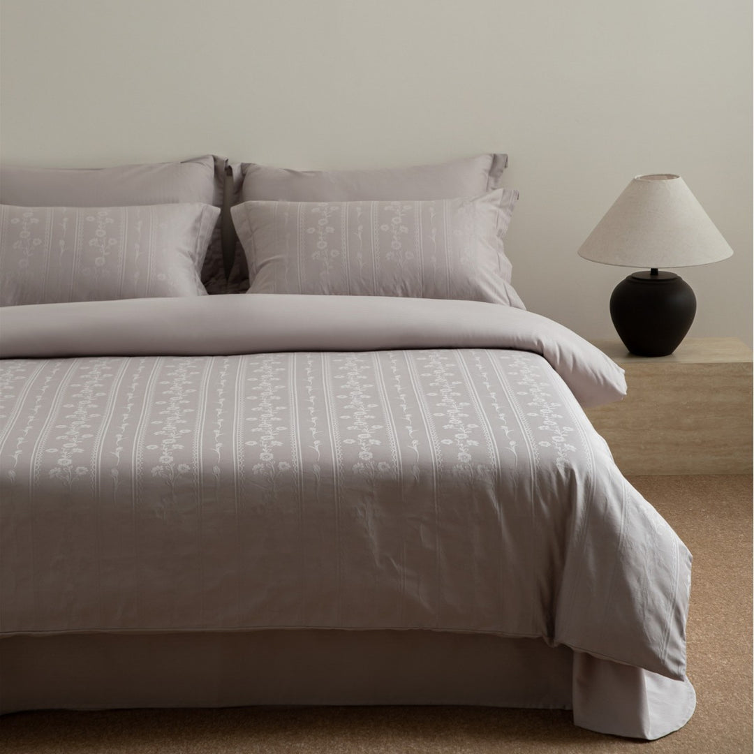 Luxury Jacquard Floral Duvet Cover Set with Pillow Shams