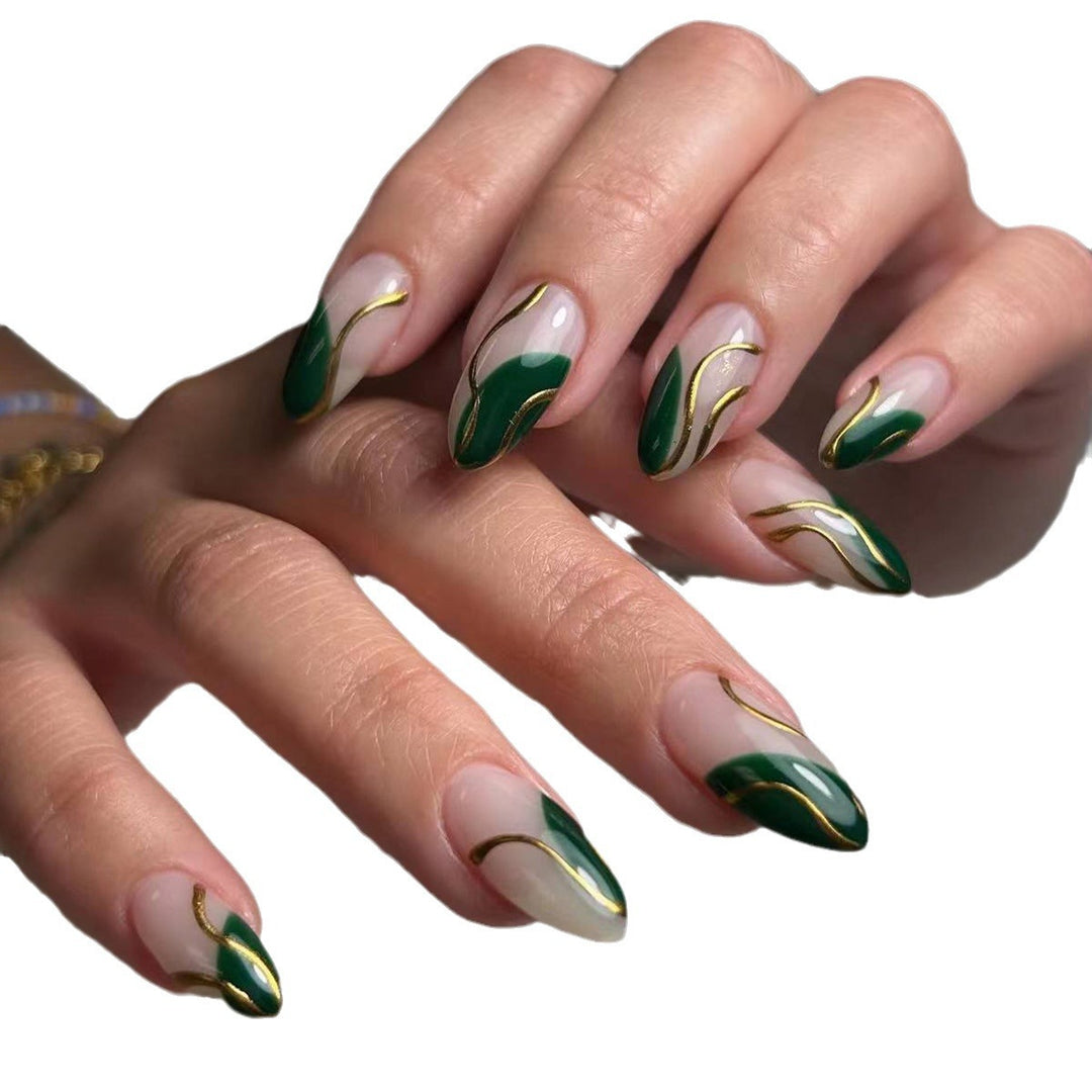 Elegant Leaf Pattern Nail Art