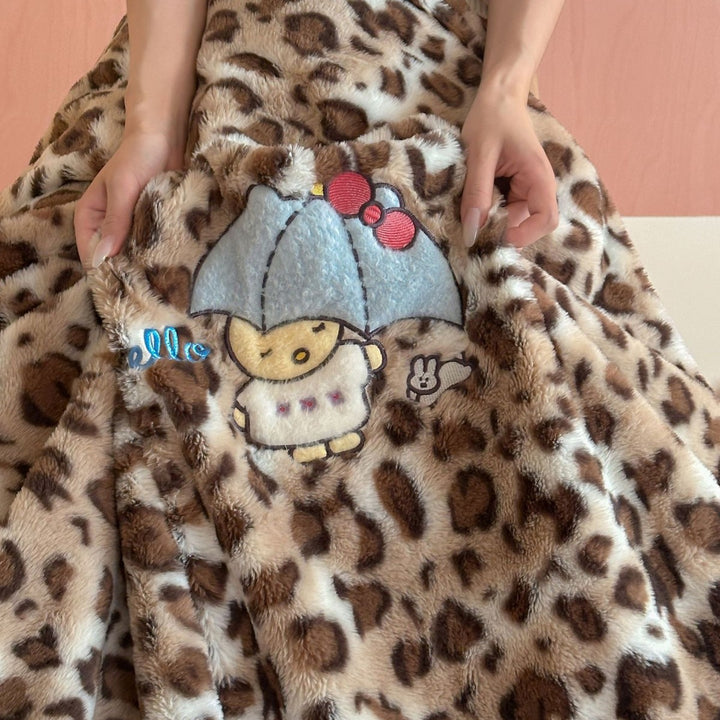 Reversible plush bedding set with leopard pattern and embroidered car appliqués
