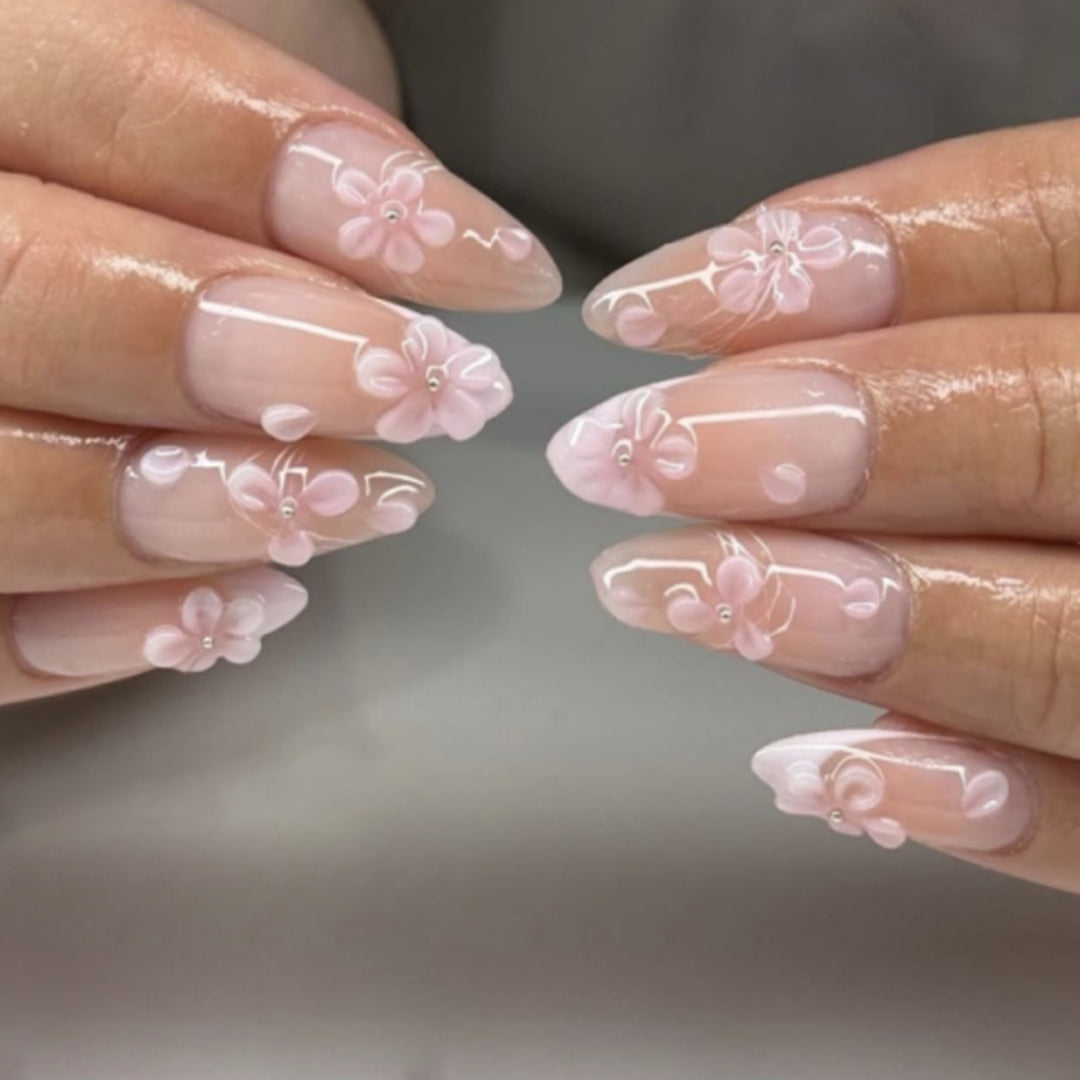 Artful nail art with floral accents Stornfield