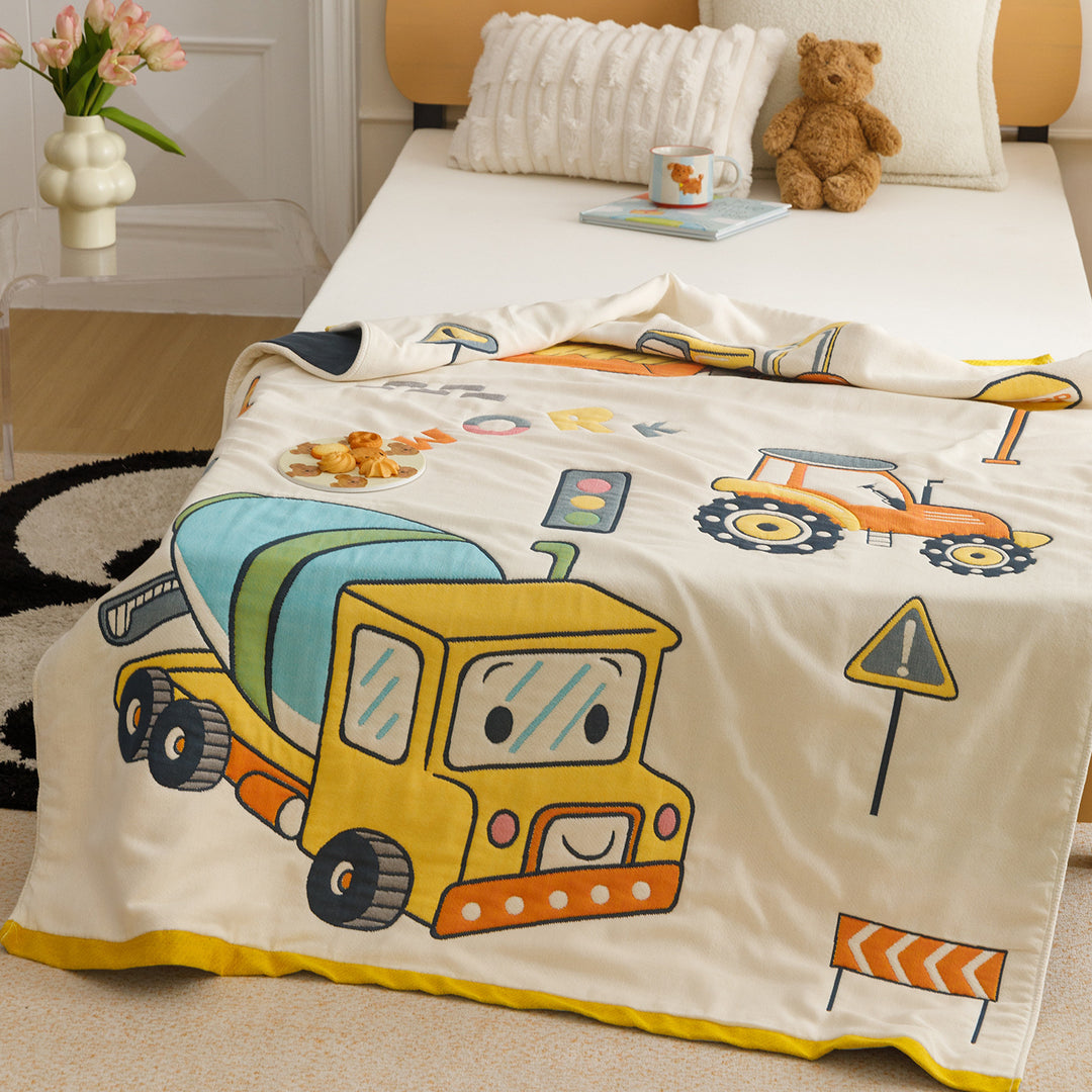 Kids' cuddly blanket with cheerful vehicle print made of soft microfibre