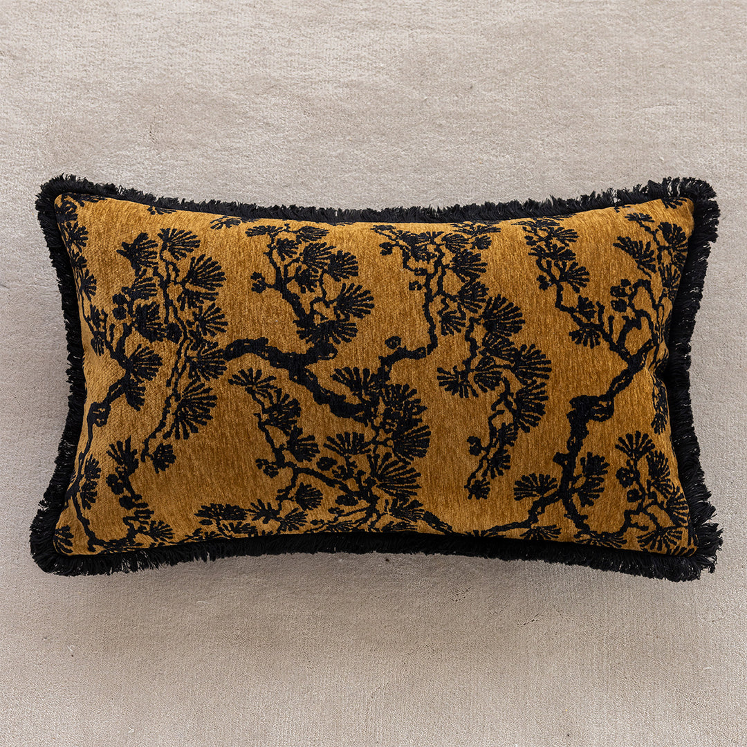 Luxurious cushion with panther design