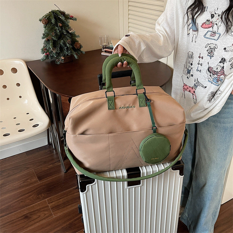 Elegant Travel Bag with Practical Accessories Stornfield