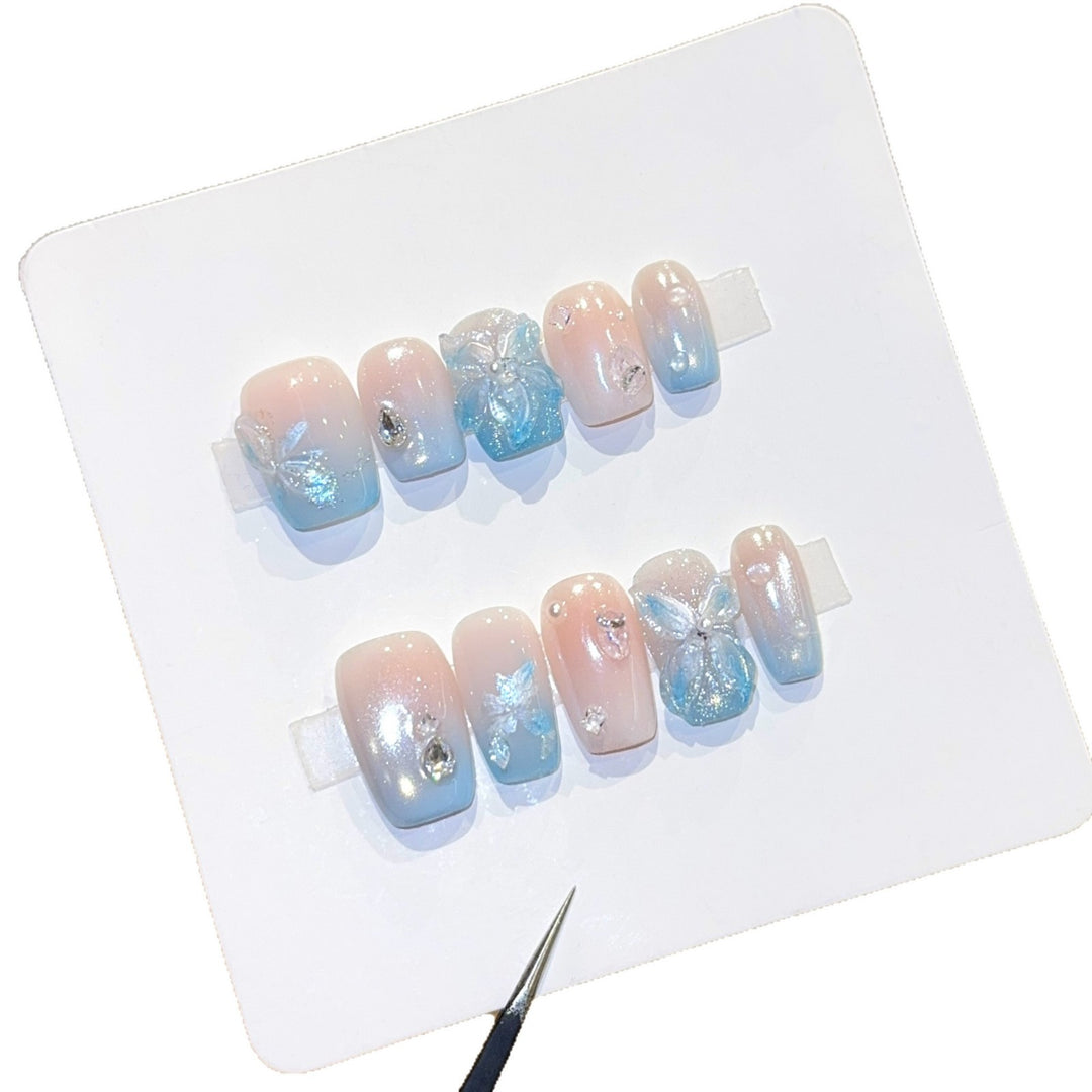 Art nails with floral accents Stornfield