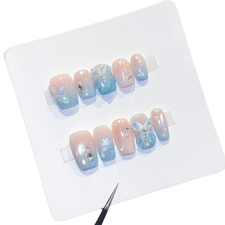 Art nails with floral accents Stornfield