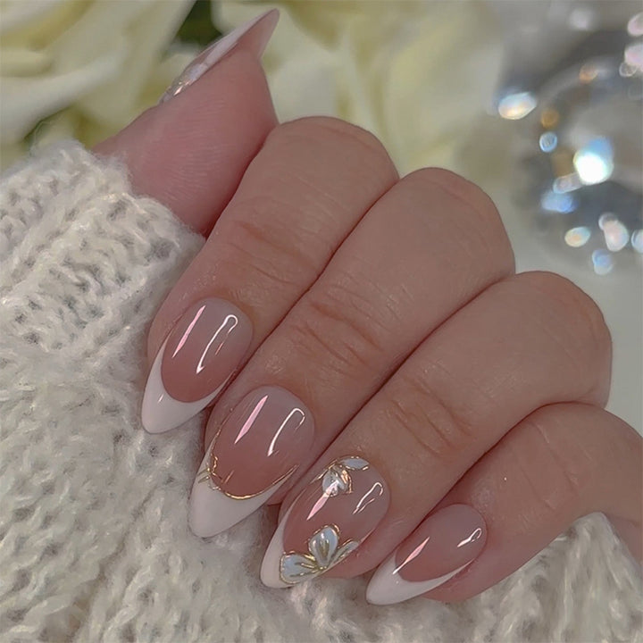 Artificial nail set with elegant flower and French tip design Stornfield