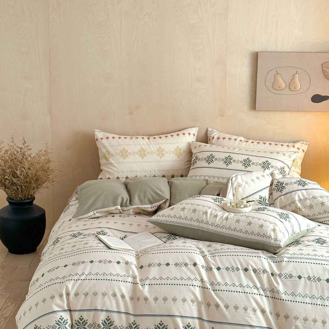 Printed Cotton Duvet Cover Set with Nordic Folk Motif and Pillow Shams