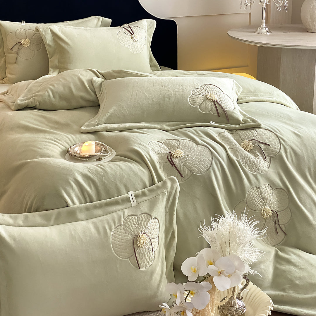 Plush Brushed Microfiber Duvet Cover Set with Quilted 3D Floral Appliqué & Hidden Closure