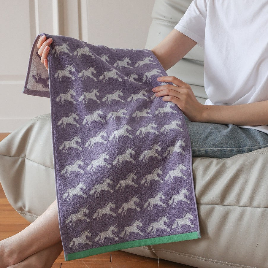 Cuddle blanket with teddy jacquard pattern and extra-soft fleece