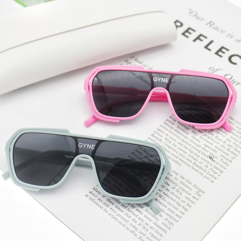 Women's sporty sunglasses with modern design Stornfield