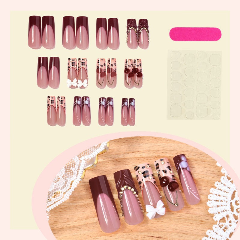 Artificial nail set with floral and glamorous design Stornfield