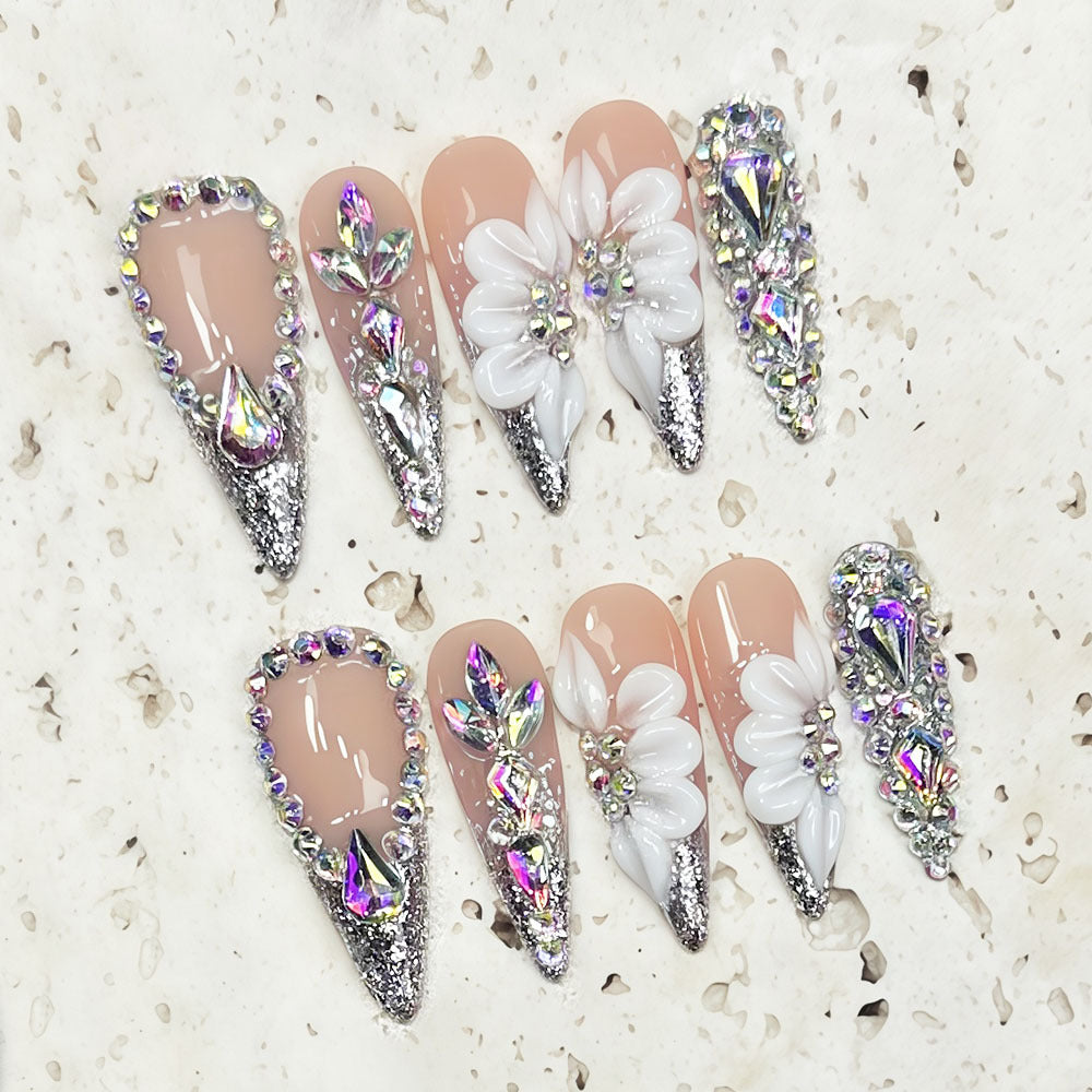 Luxe Glittering Press-On Nail Art