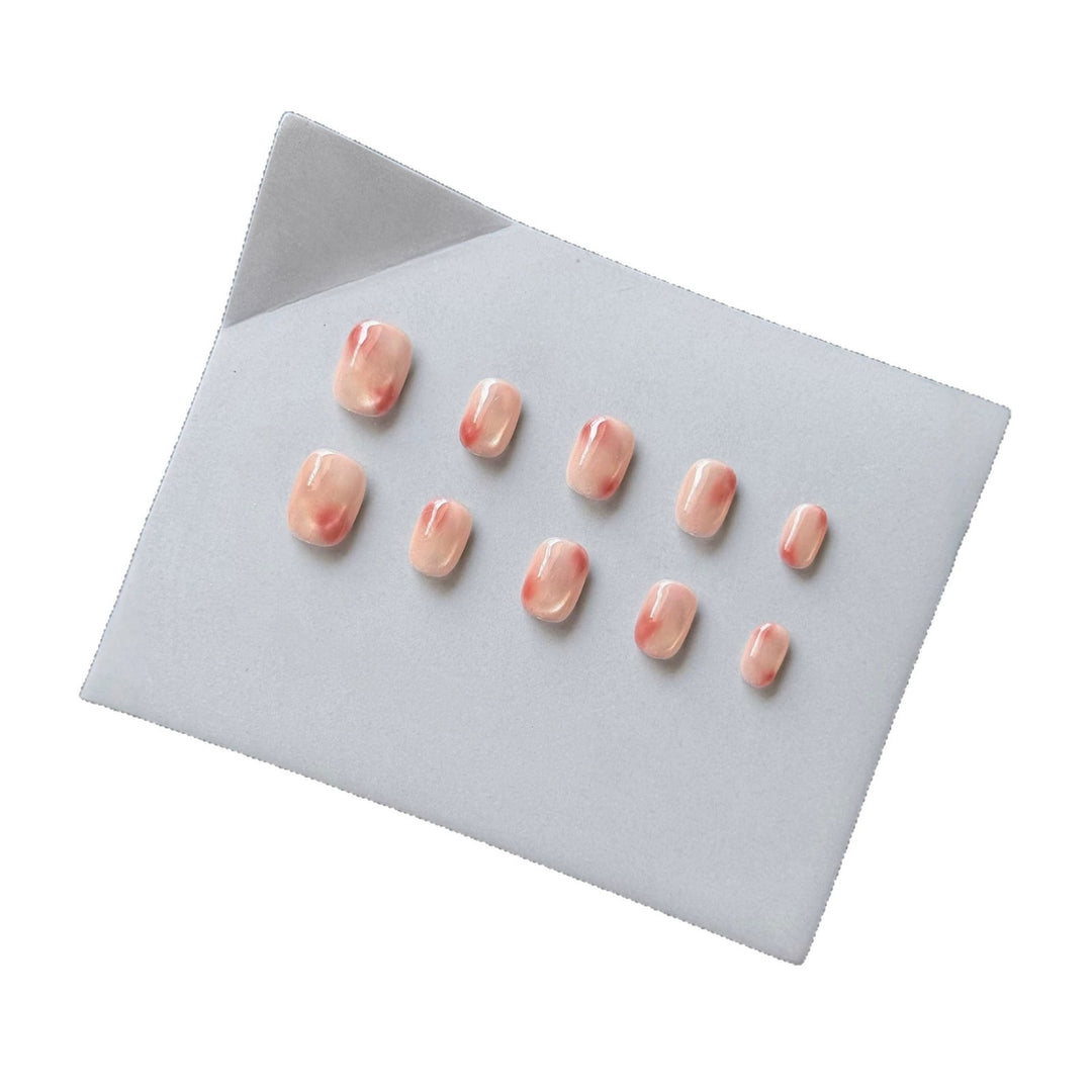 Artistic Press-On Nail Set with Relaxed Ombre Effect