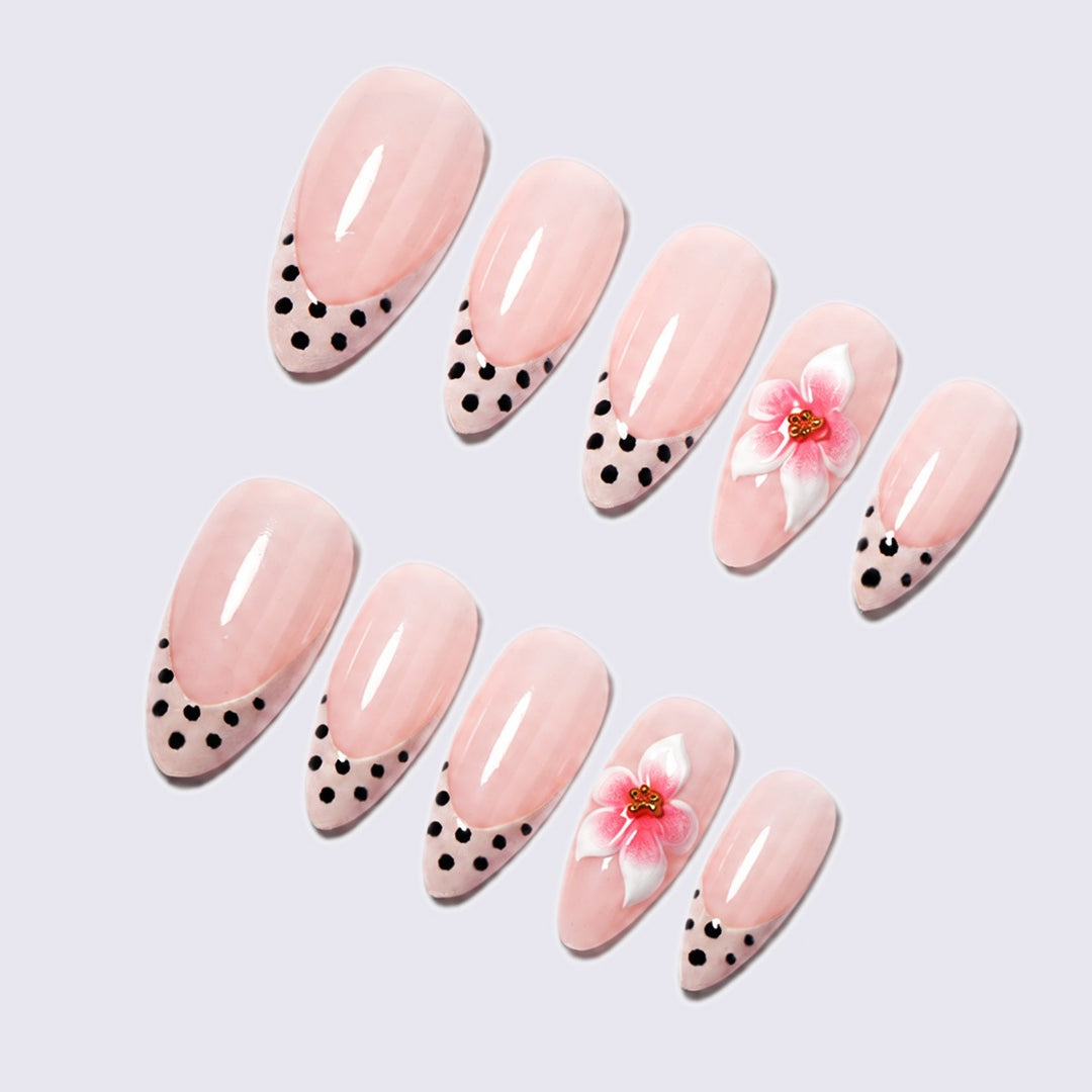 Artificial nail set with creative flowers and dots Stornfield