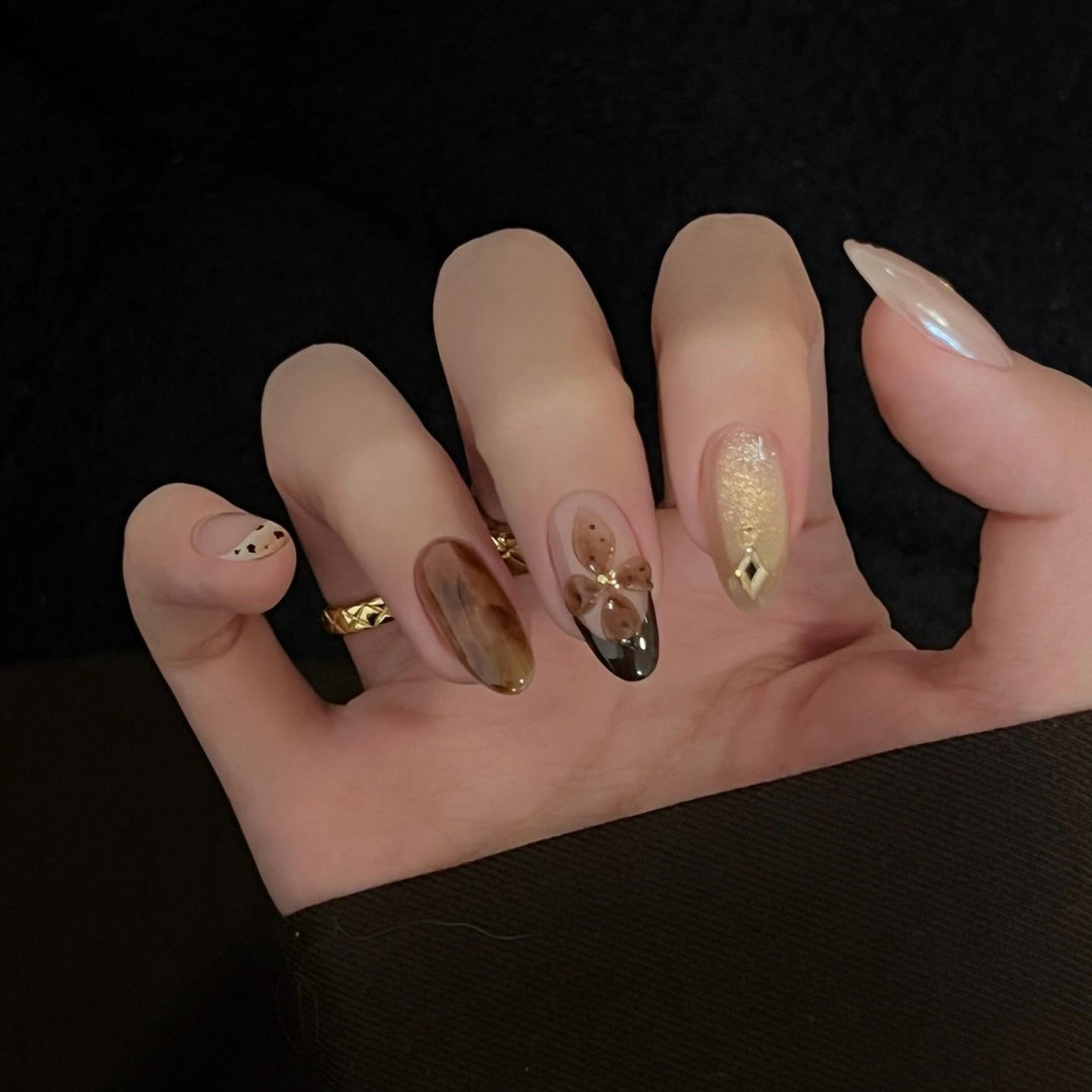 Artificial Nails in Elegant Pastel Look with Floral Accents Stornfield