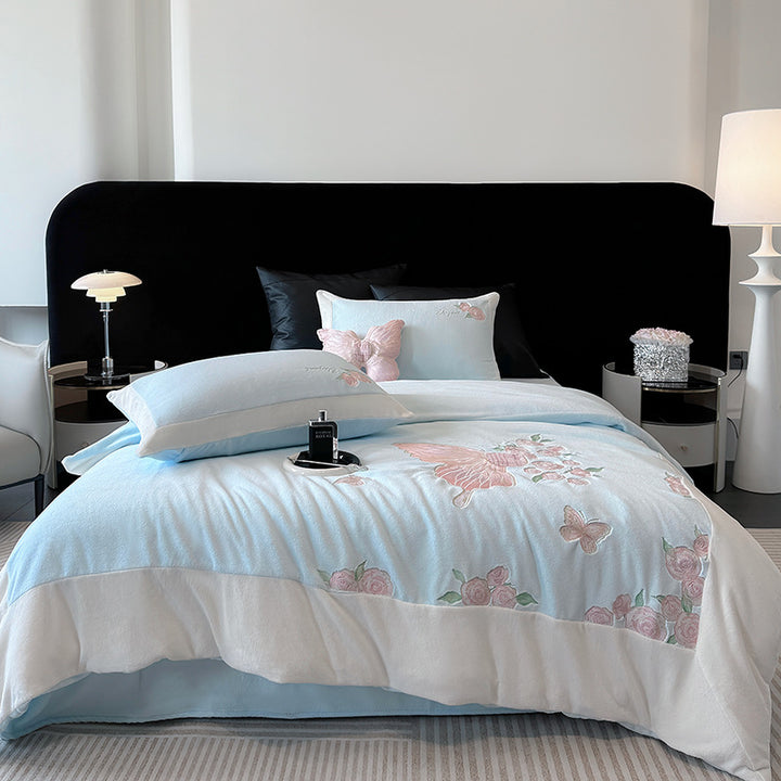 Luxurious quilted bedding set made of microfiber with floral relief and reversible design