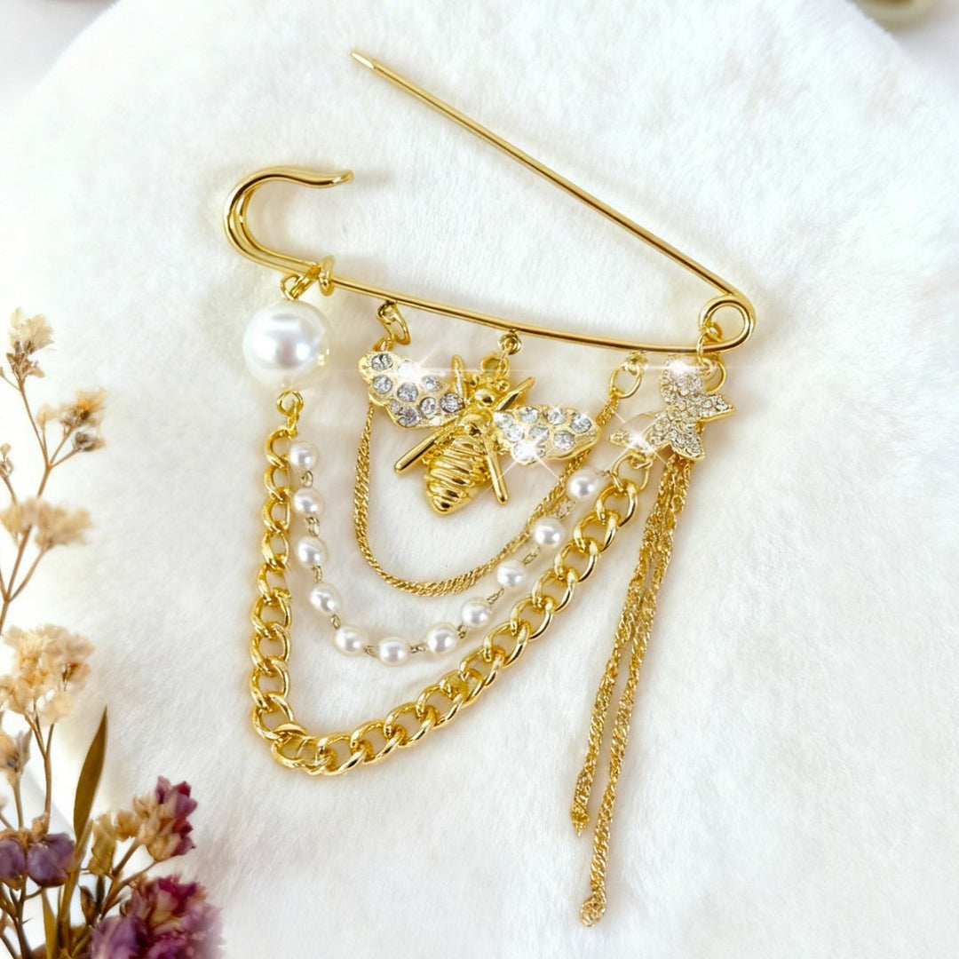 Elegant safety pin with pearls and crystals Stornfield