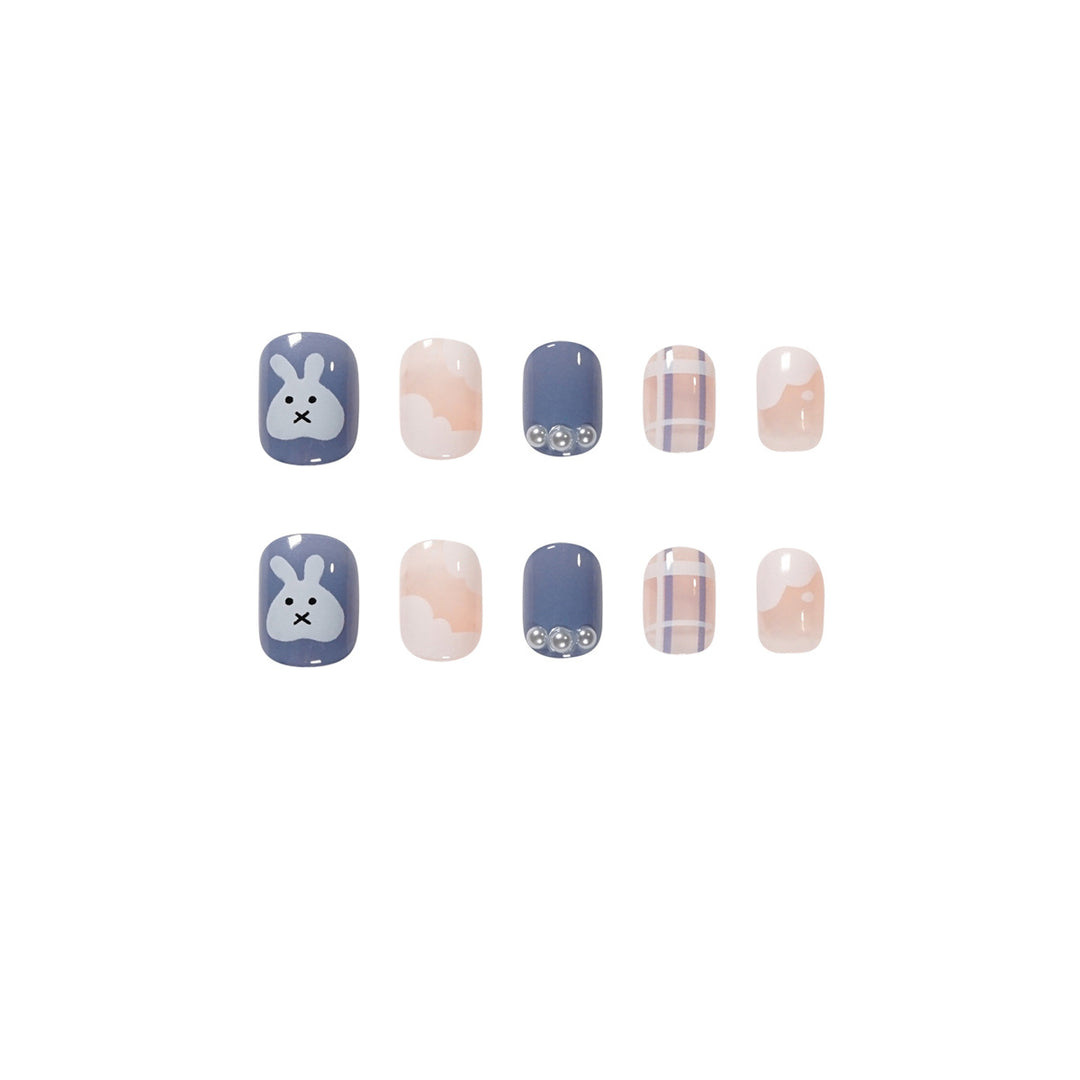 Artful Nail Art with Animal Motif Stornfield