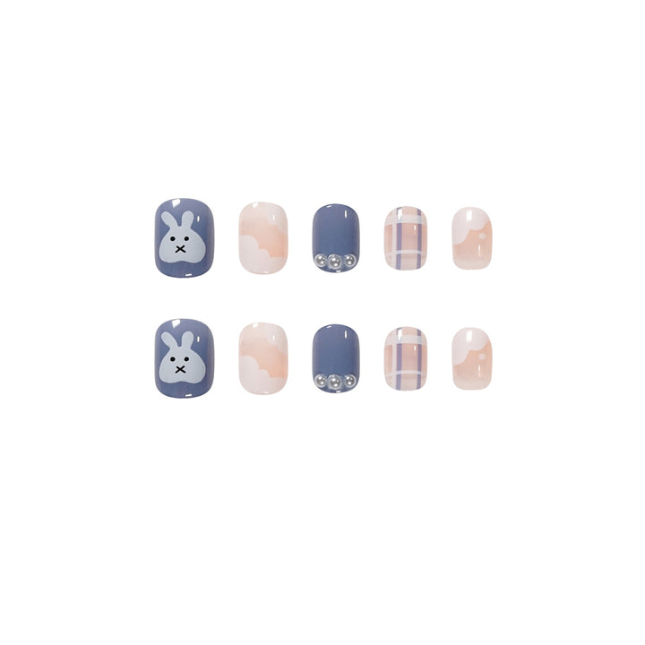 Artful Nail Art with Animal Motif Stornfield