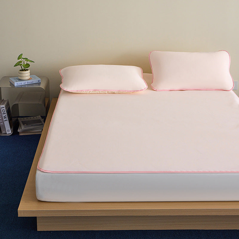 Breathable mattress protector with extra deep all-round side and fine piping