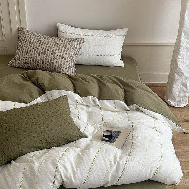 Light bedding set made of cotton gauze with reversible function and quilted blanket