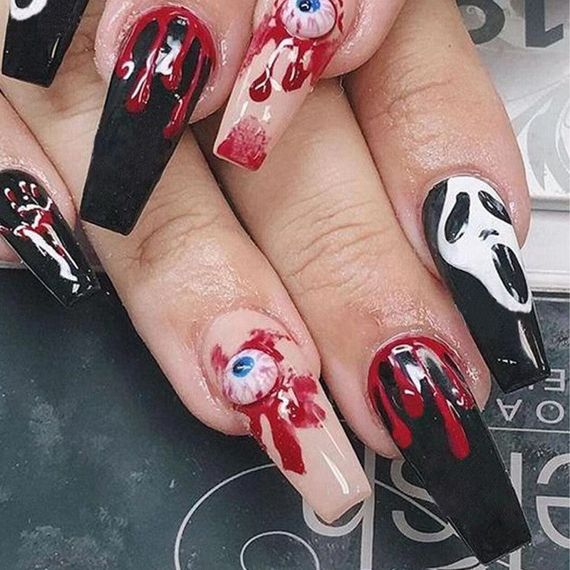 Holiday-Themed Press-On Nail Art Stornfield