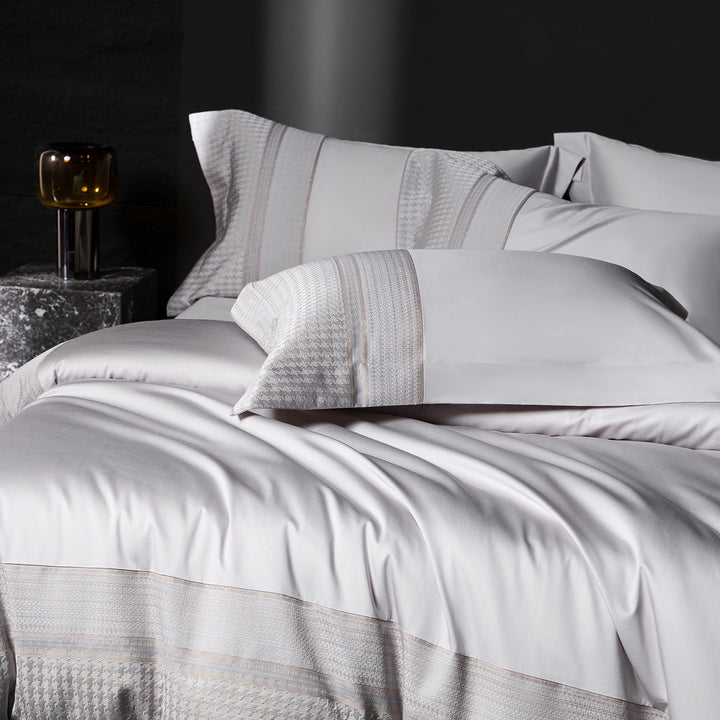 Luxurious cotton satin bedding set with houndstooth jacquard border and pillowcases