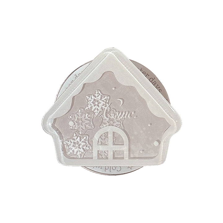 Fragrant candle in Winter House design Stornfield