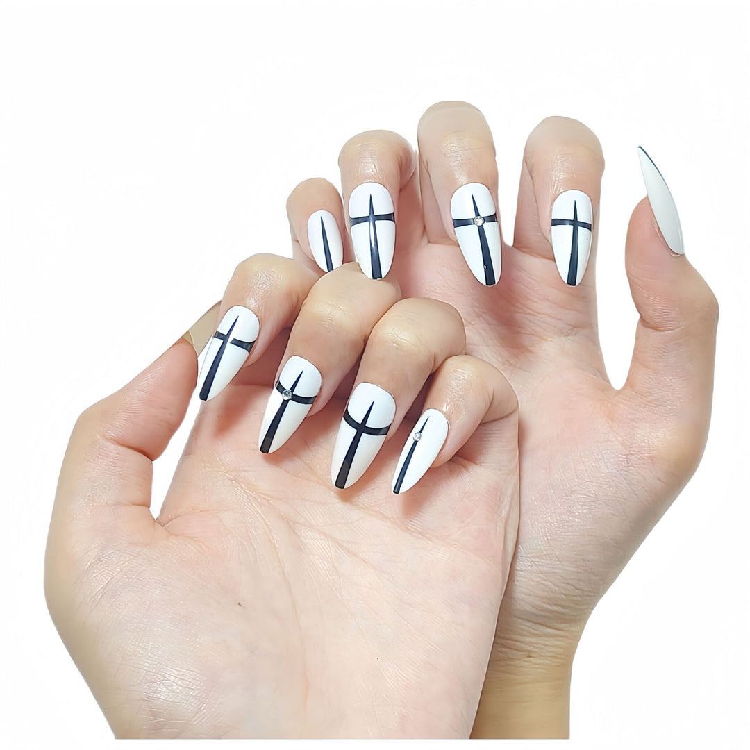 Spring-like nail art with flower appliqués Stornfield