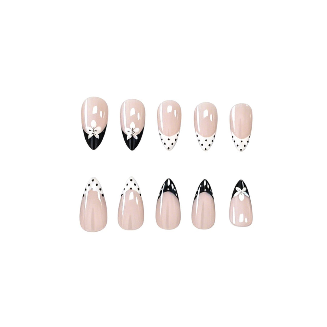 Elegant Black and White Floral Nail Art Extensions Stornfield