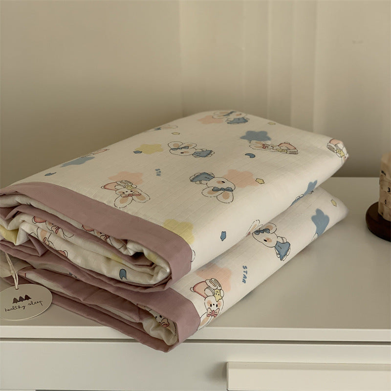 Soft muslin baby blanket with teddy design and double-layered gauze
