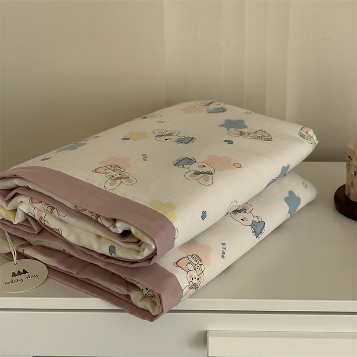 Soft muslin baby blanket with teddy design and double-layered gauze