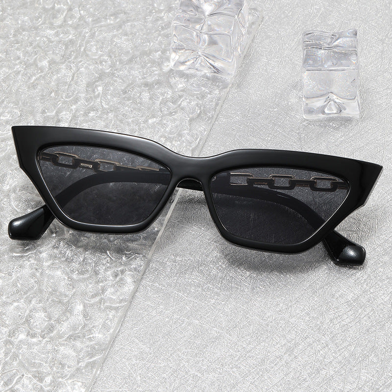Women Trendy Sunglasses with Exclusive Chain Details Stornfield