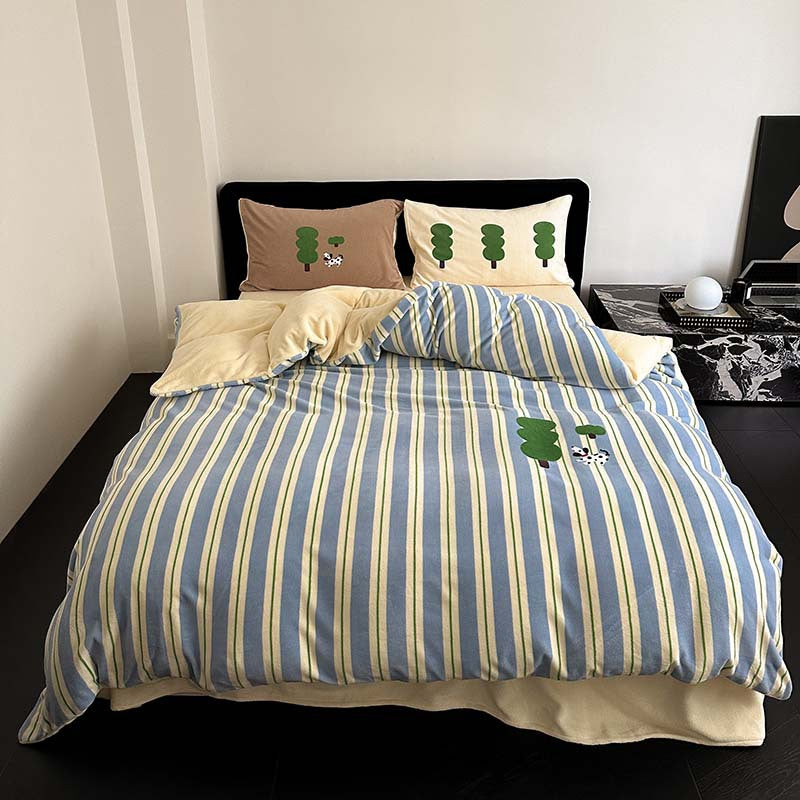 Bedding set with playful eye design and striped cotton linen