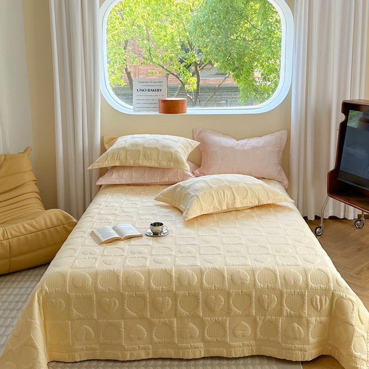 Quilted Heart-Pattern Lightweight Cotton Coverlet Set with Matching Pillow Shams