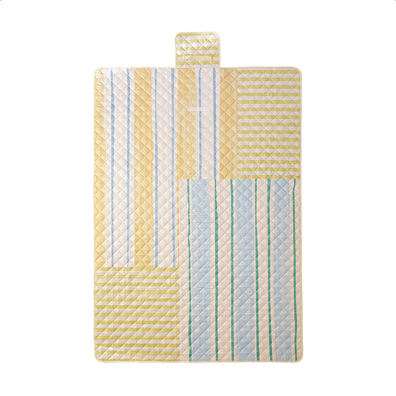 Insulated outdoor picnic blanket with quilting, water-repellent back and carry flap Stornfield