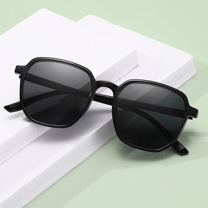 Women's Square Sunglasses with Modern Frame Stornfield