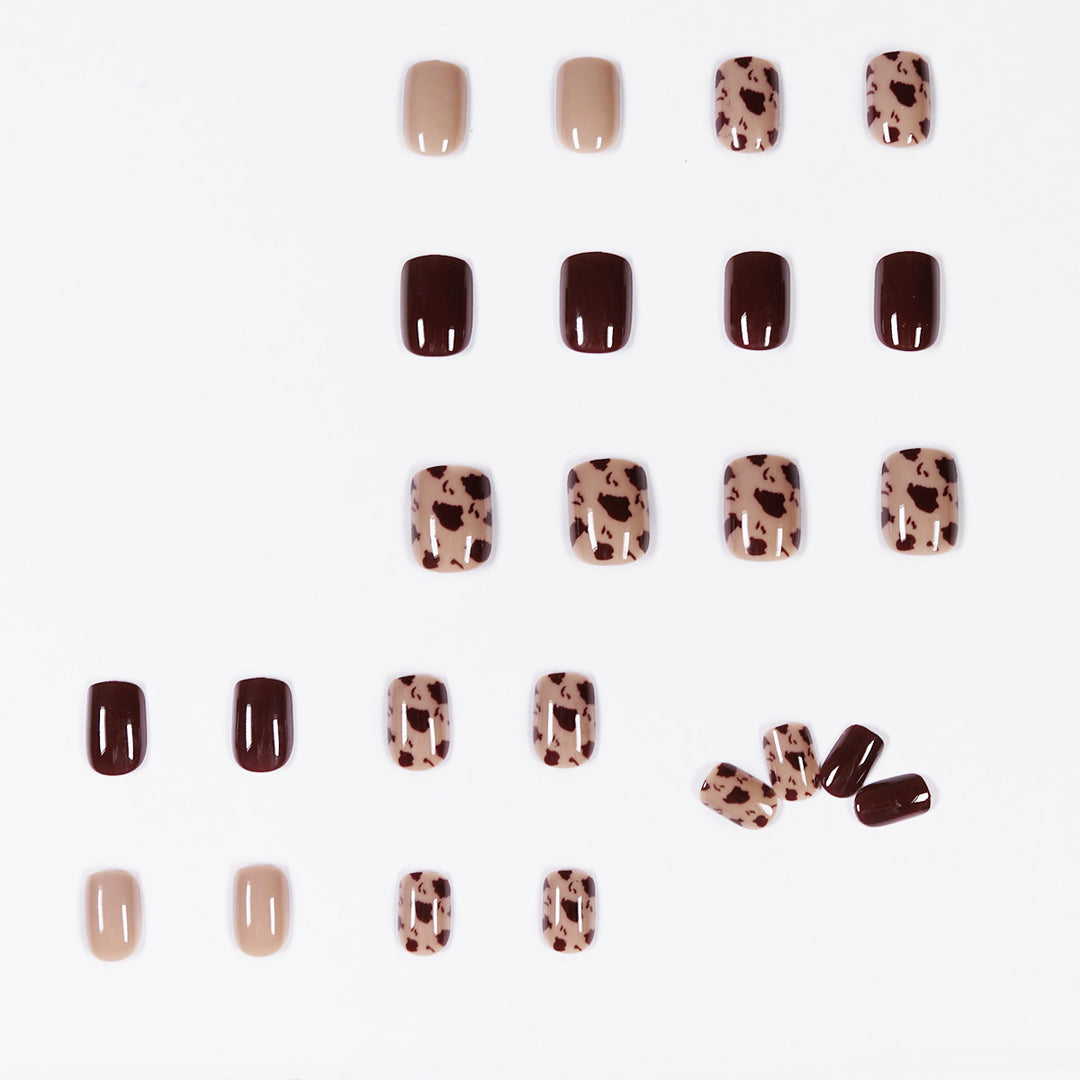 Exclusive nail art with animal pattern and shine Stornfield