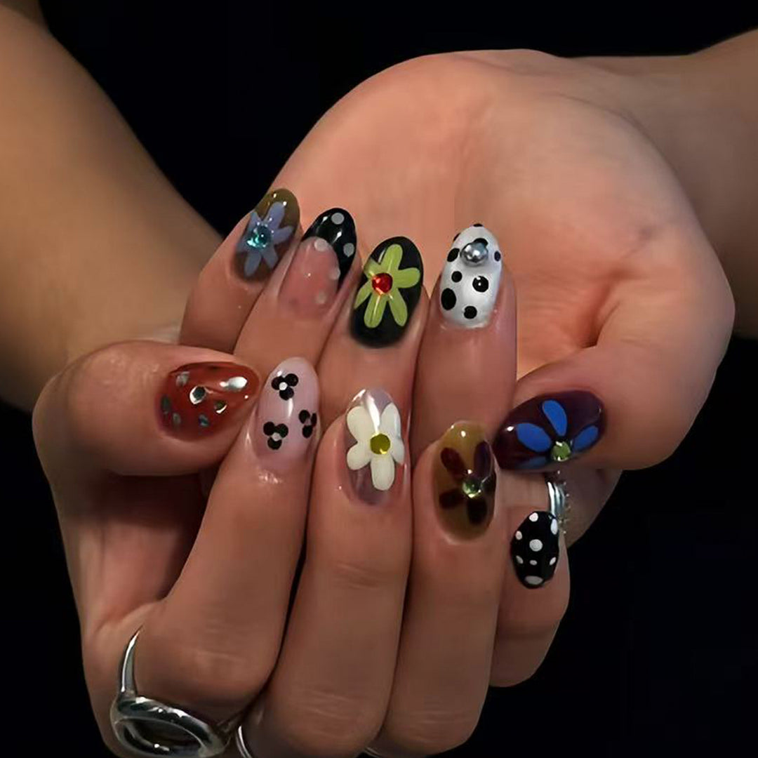 Artful Nail Art with Floral Designs Stornfield