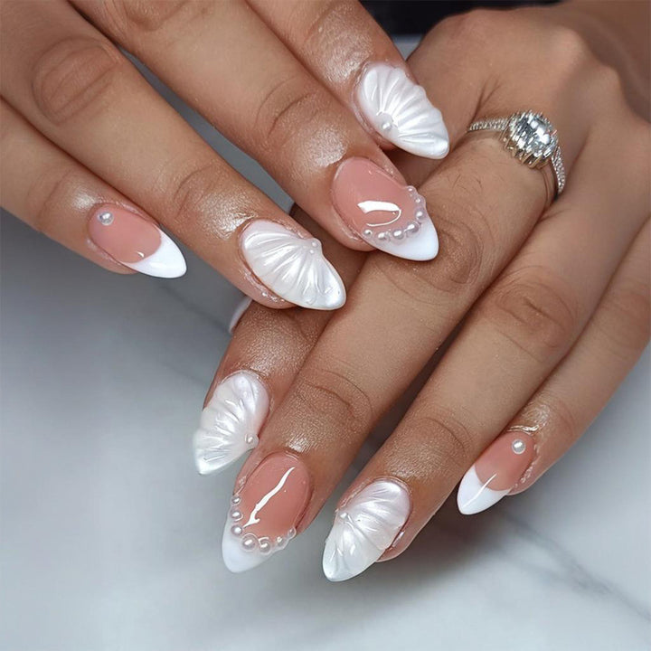 Artificial nail set with elegant peaks and 3D details Stornfield