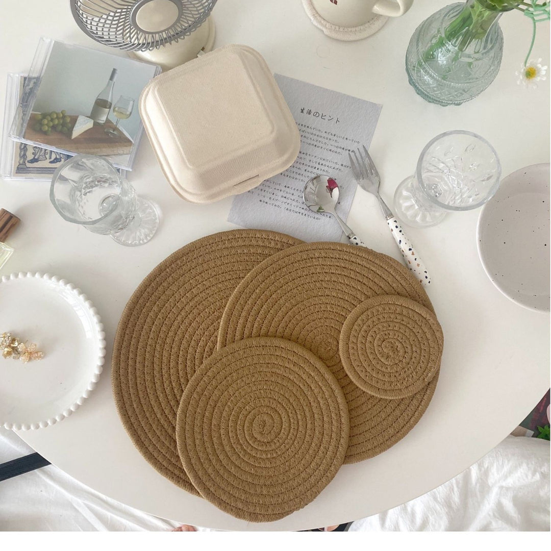 Ladies round placemats made of high-quality natural material Stornfield
