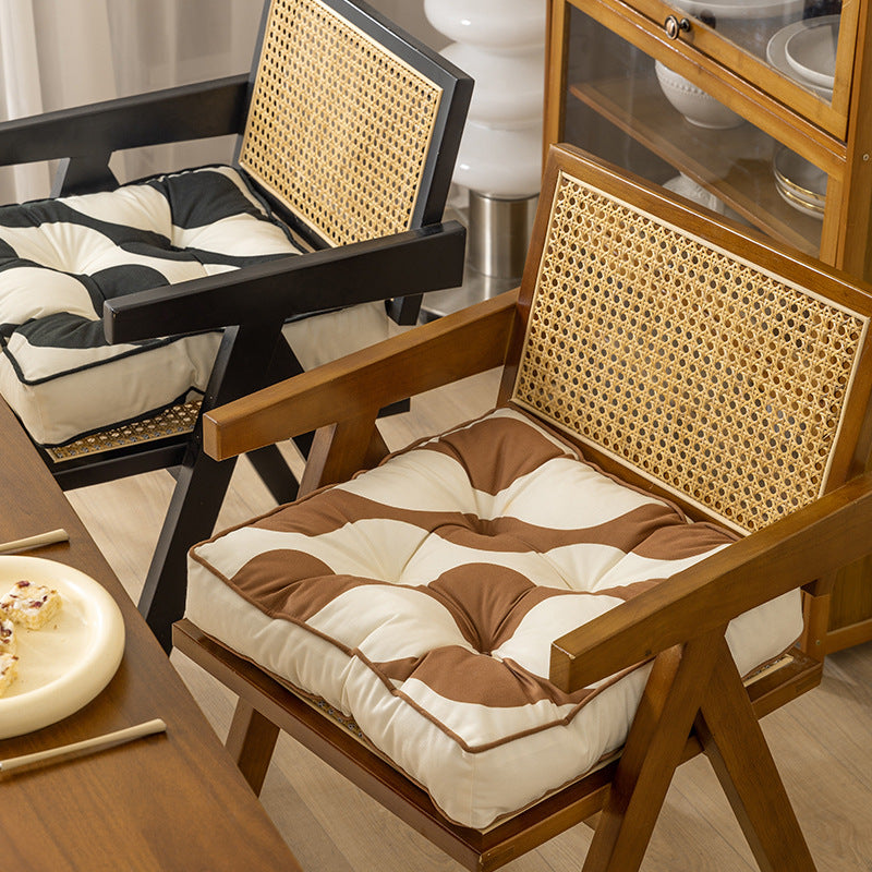 Padded chair cushion with ties and tufted seat Stornfield
